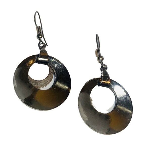 Vintage Women’s Silver Tone Balinese Filigree Hoop Dangle Pierced Earrings - Picture 6 of 7